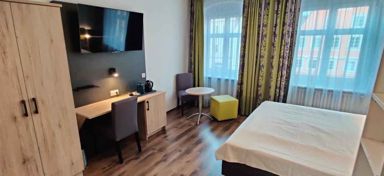 Hotel Goldene Traube Günzburg Exteriör bild